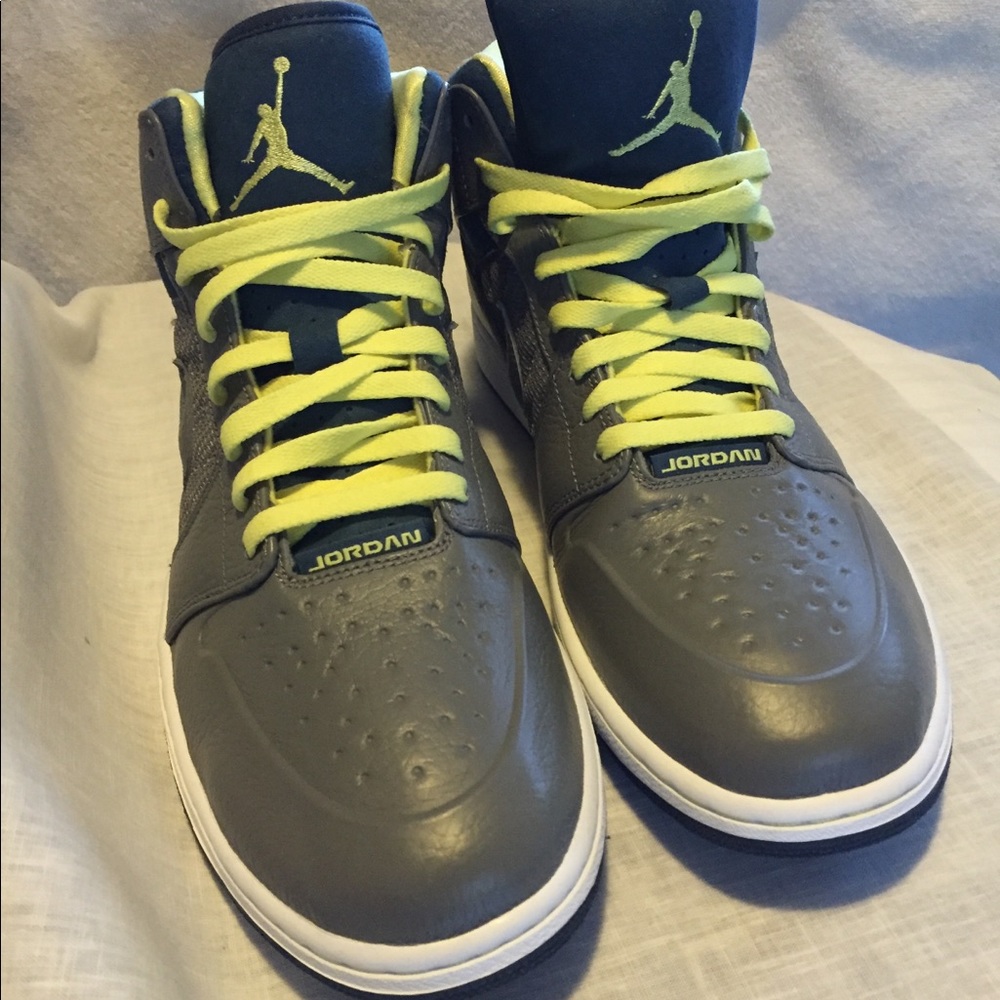 Air Jordan 1s size 13 Neon colorway